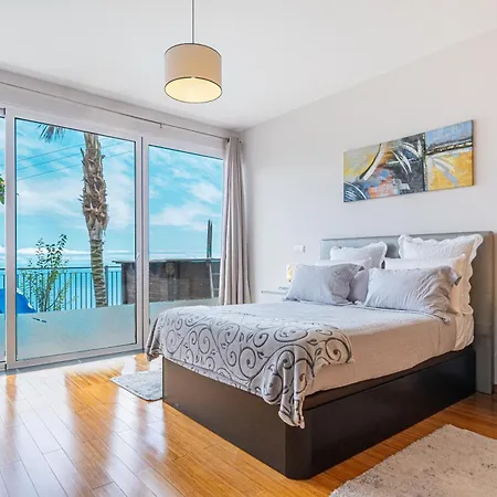 Farious Arco da Calheta (Madeira)