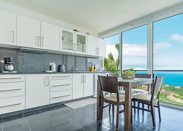 Farious Arco da Calheta