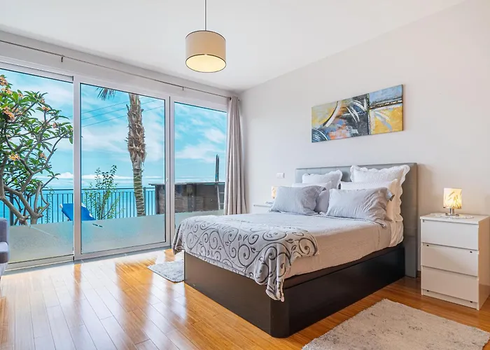 Farious Arco da Calheta